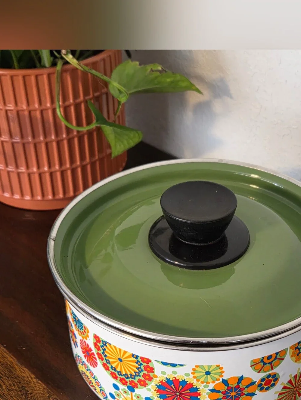 HTF  1970s Flower Power Medallion Enamelware 2 Qt Saucepan With Lid Vintage